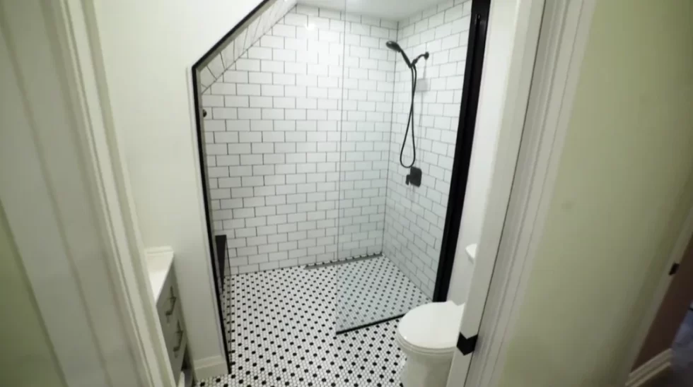 Modern bathroom and shower renovation by BWB Construction in Hamilton, Ontario